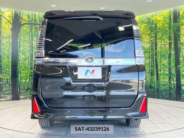 Toyota VOXY 2019-03 370459-16