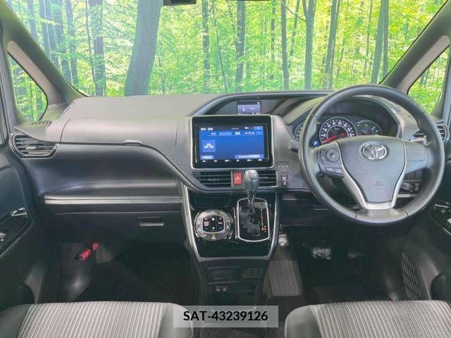 Toyota VOXY 2019-03 370459-1
