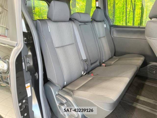 Toyota VOXY 2019-03 370459-9