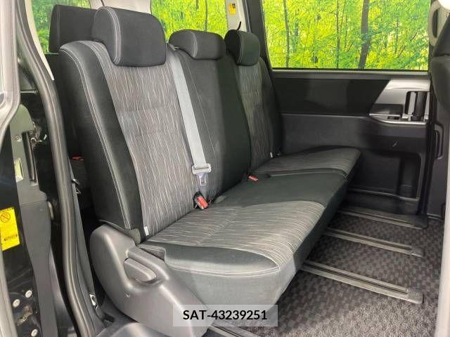Toyota VOXY 2012-01 347908-9