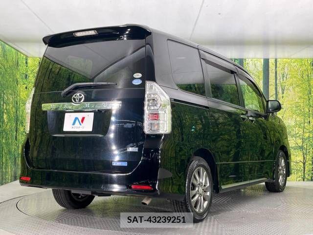 Toyota VOXY 2012-01 347908-18