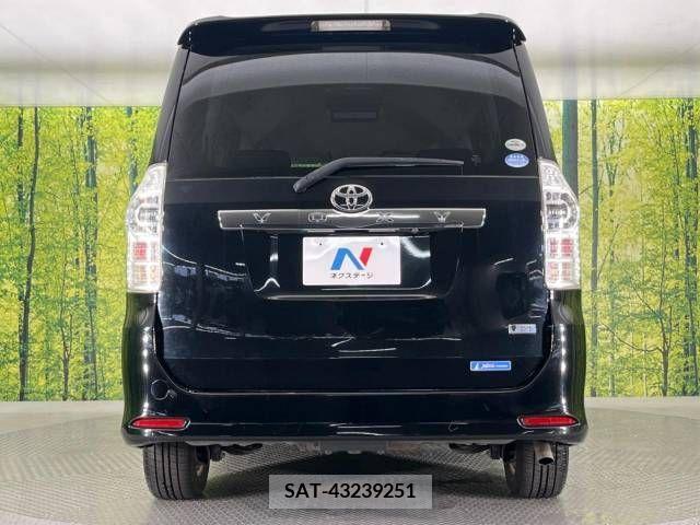 Toyota VOXY 2012-01 347908-16