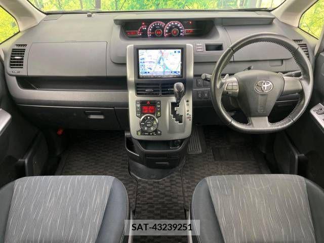 Toyota VOXY 2012-01 347908-1
