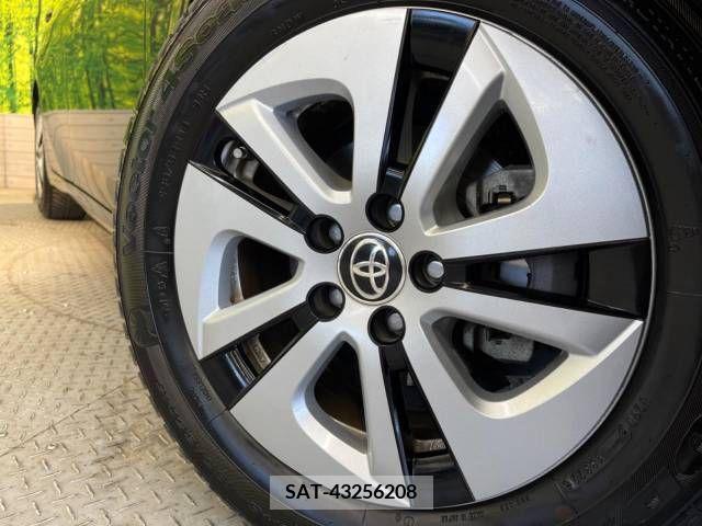 Toyota PRIUS 2016-08 241263-13