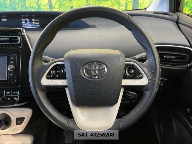 Toyota PRIUS 2016-08 241263-11