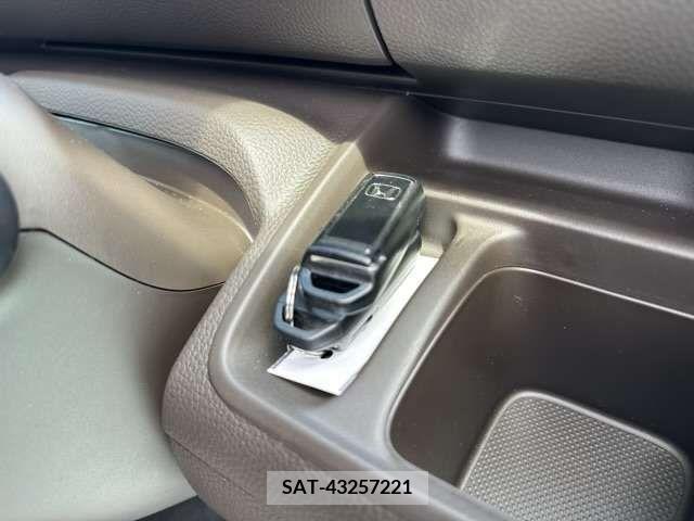 Honda N BOX 2023-09 340319-15