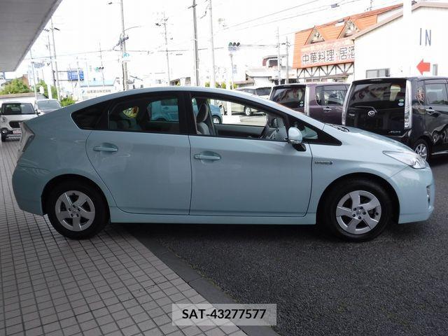 Toyota PRIUS 2010-09 282055-3