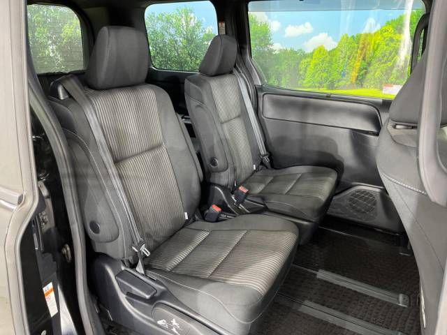 Toyota NOAH HYBRID 2017-11 26811-12