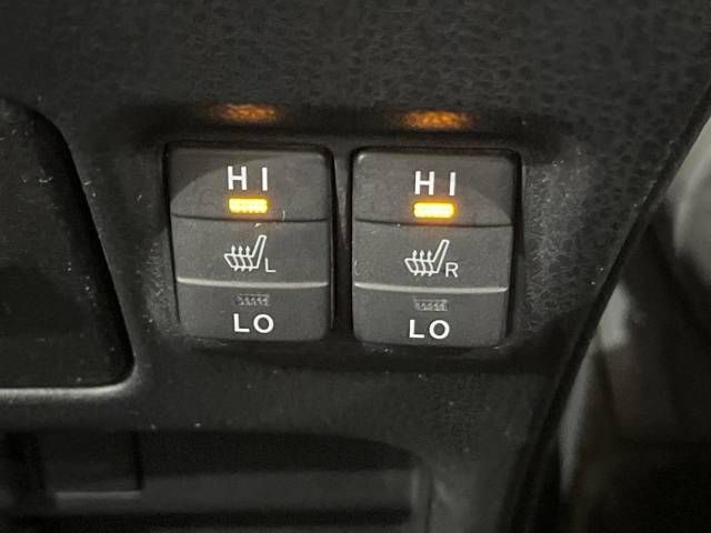 Toyota NOAH HYBRID 2017-11 26811-8