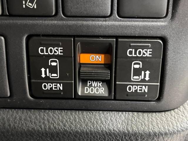Toyota NOAH HYBRID 2017-11 26811-7