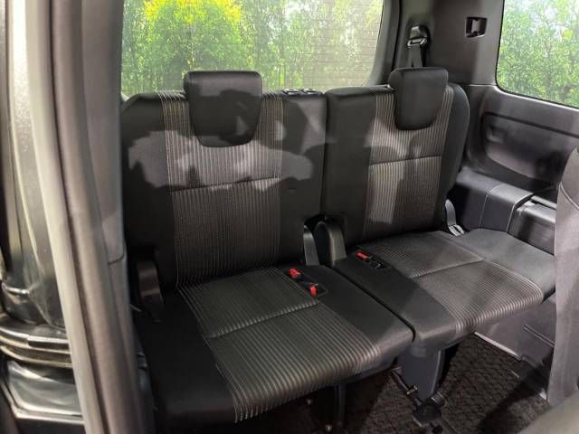 Toyota NOAH HYBRID 2017-11 26811-13