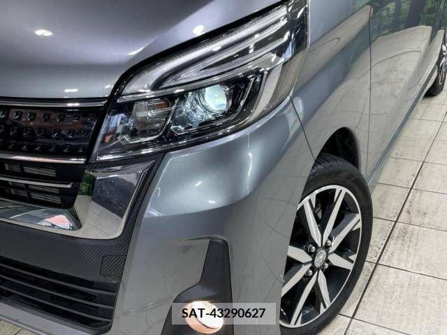 Nissan ROOX 2017-09 323853-12