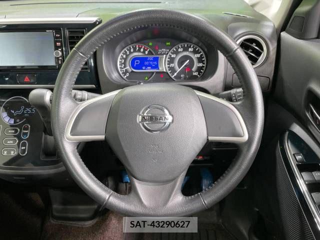 Nissan ROOX 2017-09 323853-11