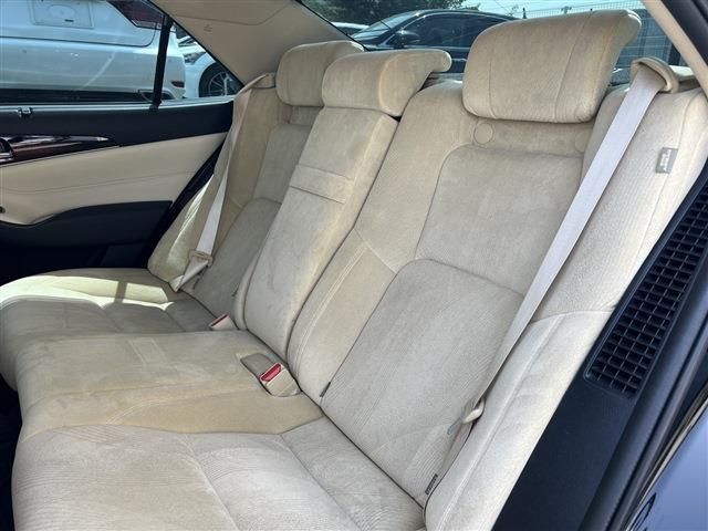 Toyota CROWN SEDAN 2017-08 3840-19
