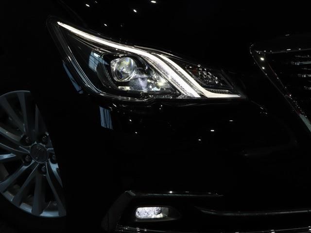 Toyota CROWN SEDAN 2017-08 3840-8