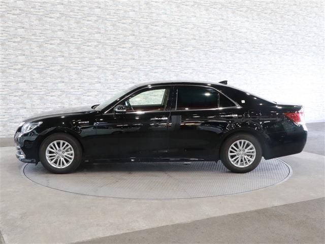Toyota CROWN SEDAN 2017-08 3840-5