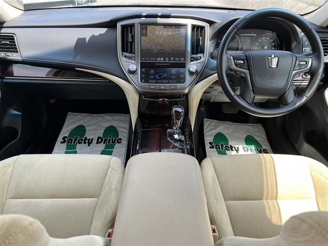 Toyota CROWN SEDAN 2017-08 3840-10