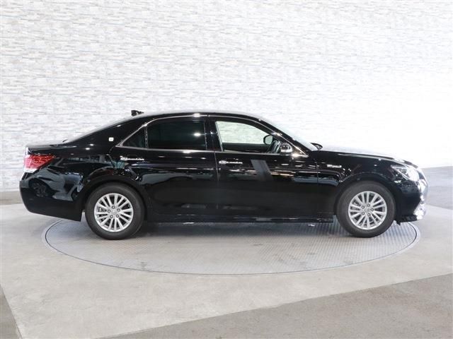 Toyota CROWN SEDAN 2017-08 3840-6