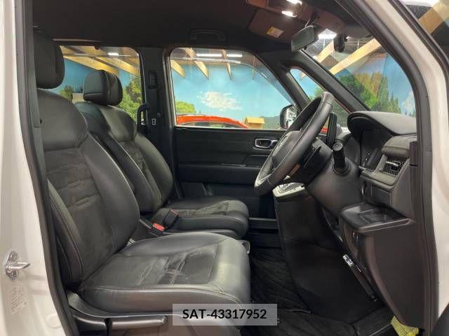 Honda e 2022-08 233880-8