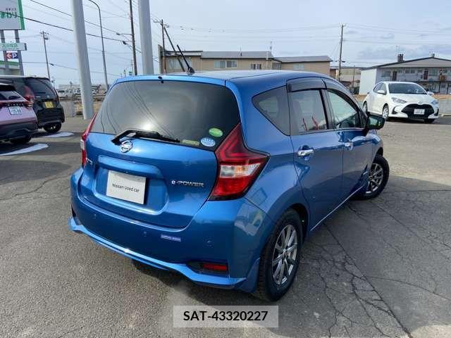 Nissan NOTE 2018-04 214528-1