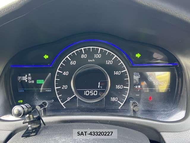 Nissan NOTE 2018-04 214528-5