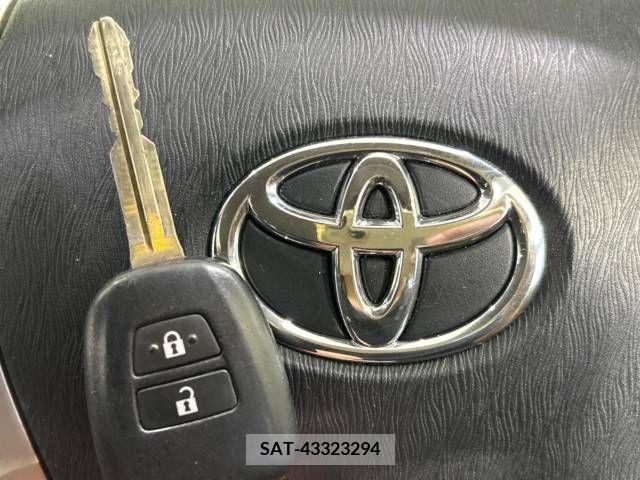 Toyota AQUA 2013-07 339089-7