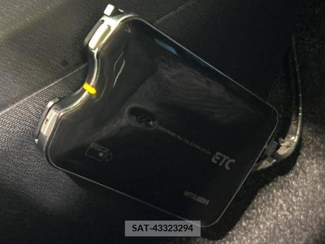 Toyota AQUA 2013-07 339089-4