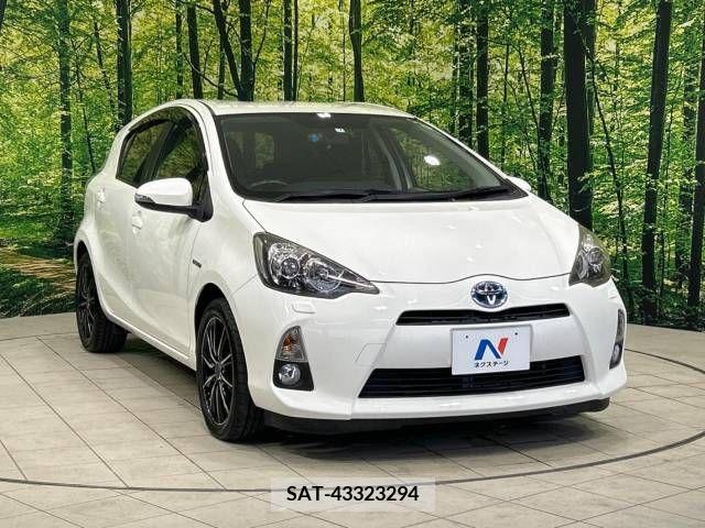Toyota AQUA 2013-07 339089-16