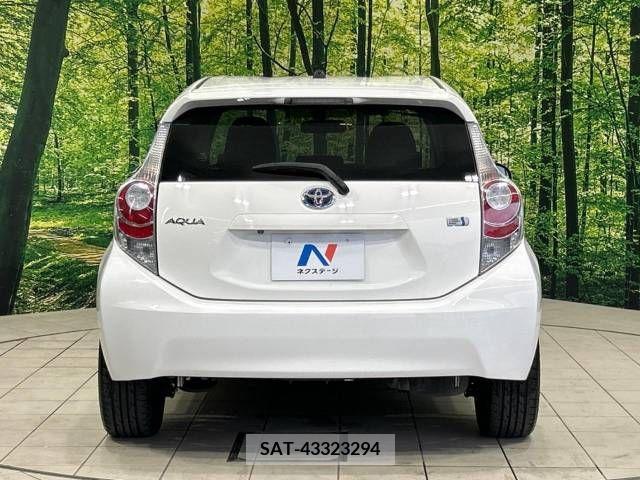 Toyota AQUA 2013-07 339089-15