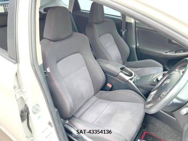 Toyota PRIUS 2014-05 282252-8