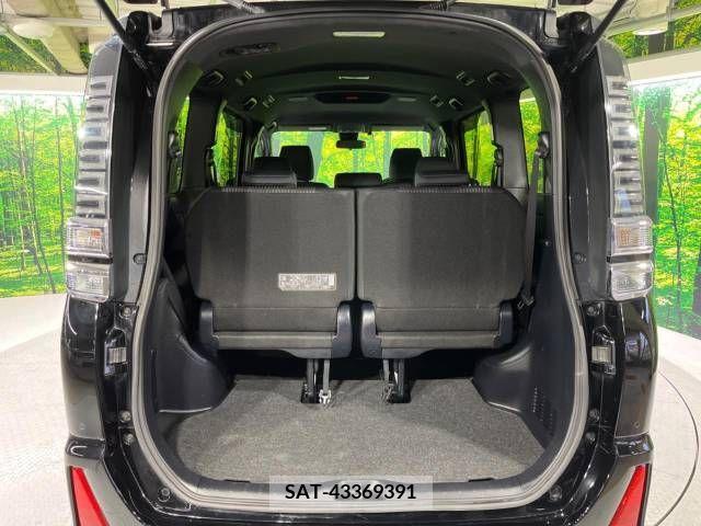 Toyota VOXY 2019-03 211434-10
