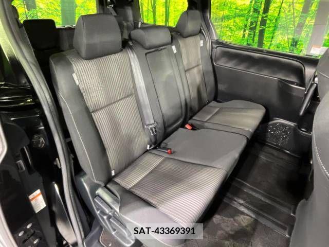 Toyota VOXY 2019-03 211434-9