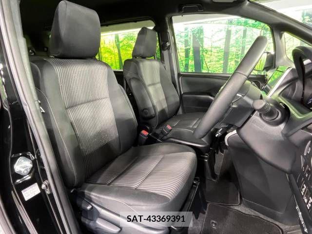 Toyota VOXY 2019-03 211434-8