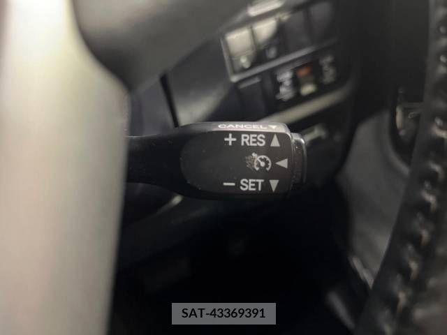 Toyota VOXY 2019-03 211434-6