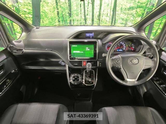 Toyota VOXY 2019-03 211434-1