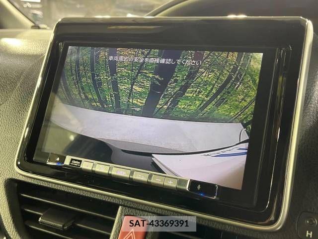 Toyota VOXY 2019-03 211434-3