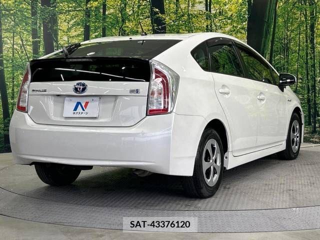 Toyota PRIUS 2013-11 322138-17