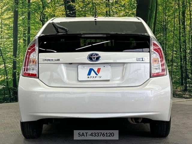 Toyota PRIUS 2013-11 322138-15