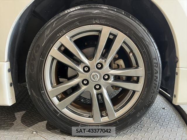 Nissan ELGRAND 2012-06 340646-29