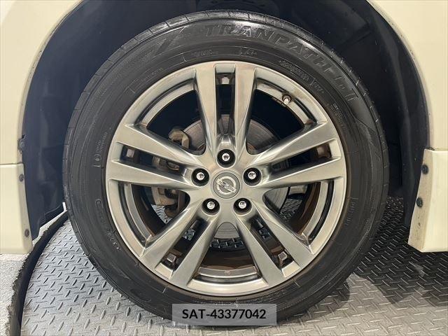 Nissan ELGRAND 2012-06 340646-14