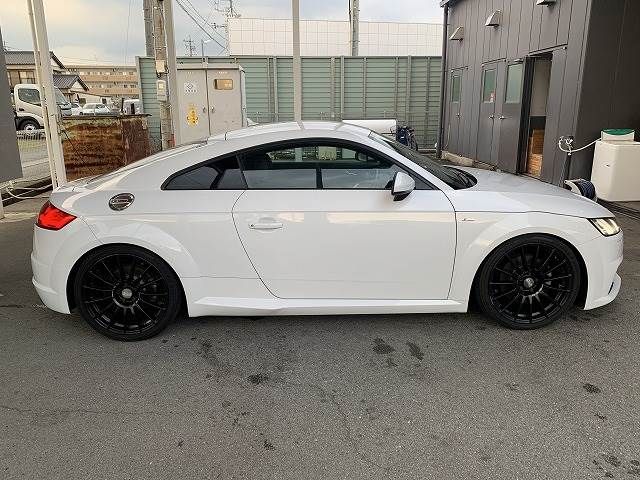 Audi TT 2018-03 23411-14