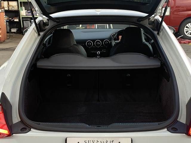 Audi TT 2018-03 23411-10
