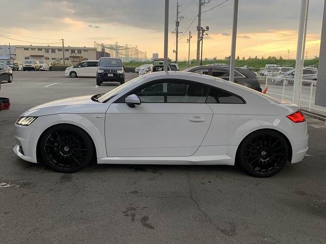 Audi TT 2018-03 23411-13