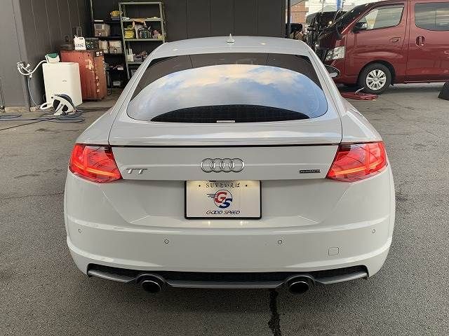 Audi TT 2018-03 23411-12