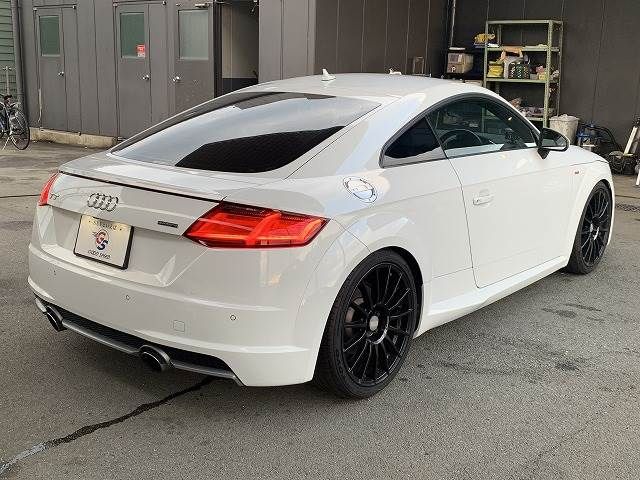 Audi TT 2018-03 23411-15