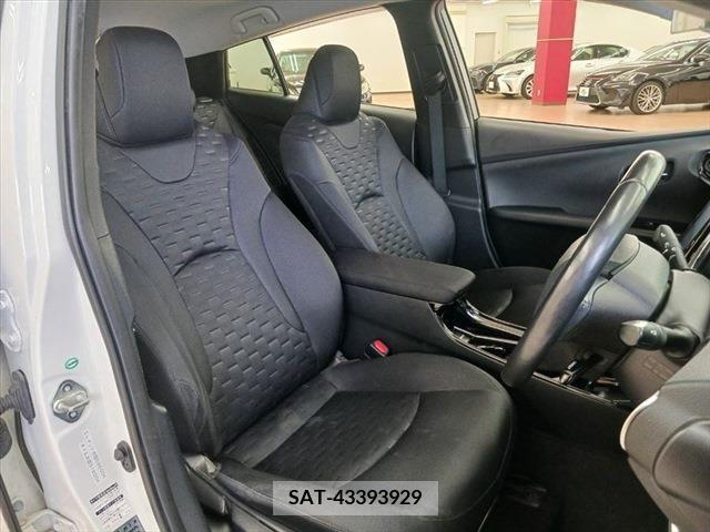 Toyota PRIUS PHV 2017-03 382637-19