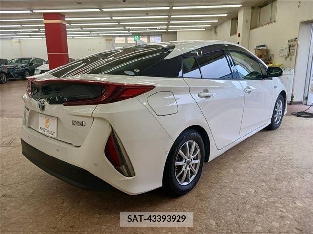 Toyota PRIUS PHV 2017-03 382637-4