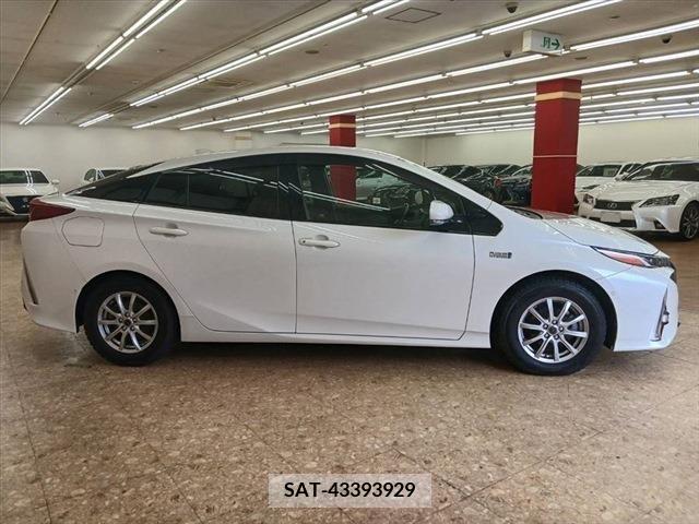Toyota PRIUS PHV 2017-03 382637-3