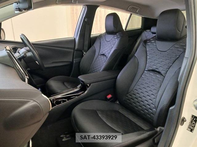Toyota PRIUS PHV 2017-03 382637-21