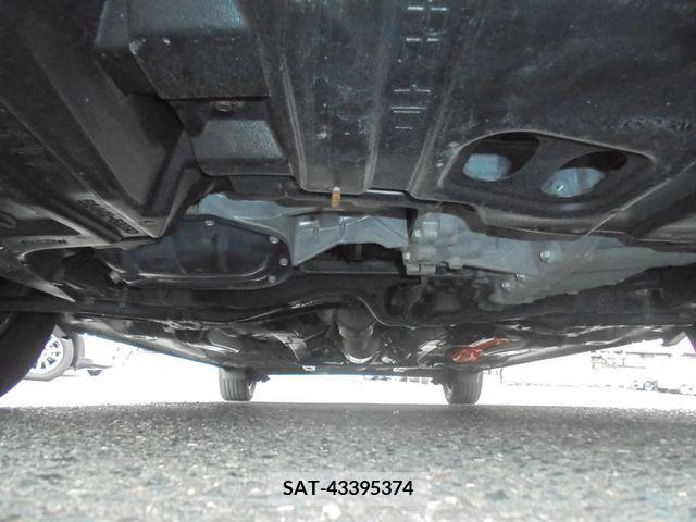 Toyota SIENTA 2018-03 379953-28